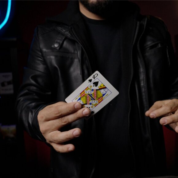 HAUNTED HANDKERCHIEF (Gimmicks and Instructions) by Apprentice Magic - Picture 4 of 10